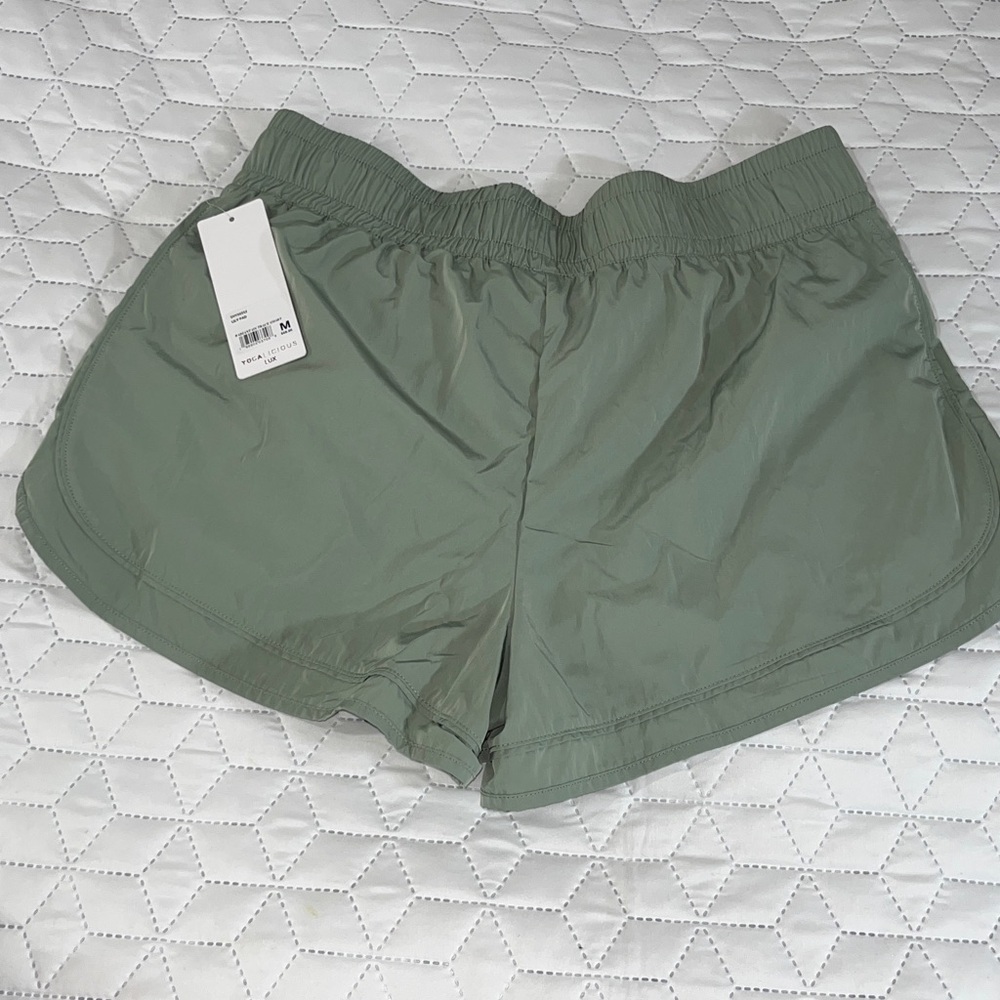Yogalicious LUX Radiant On Track Running Athletic Shorts NEW WITH TAGS - Picture 4 of 4